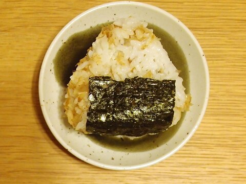 鰹の旨みで減塩☆花かつおと海苔の佃煮のおにぎり